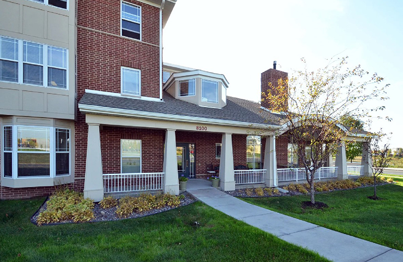 arbor lakes commons building